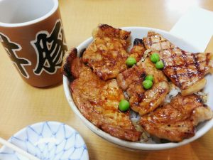 Read more about the article 元祖豚丼のぱんちょう